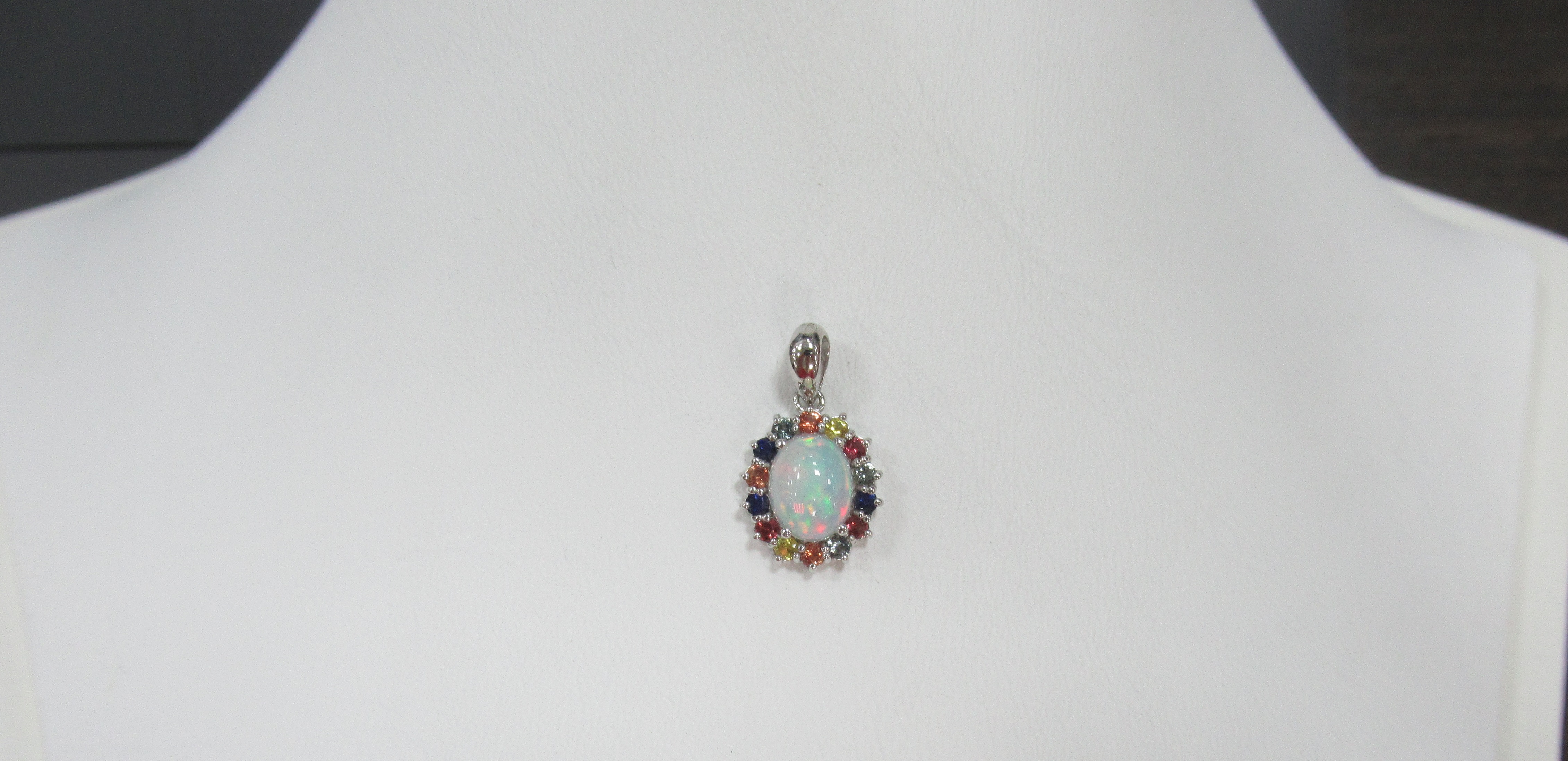 Серебряная подвеска с опалом